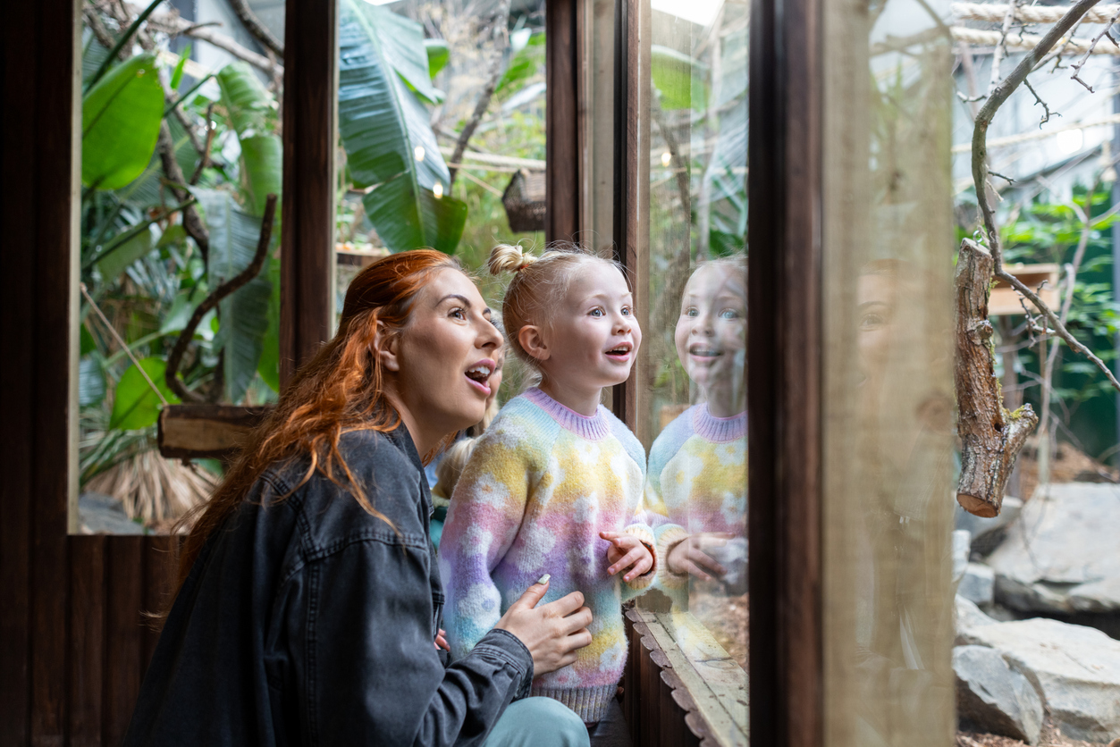Mother and daughter enjoying a visit to the zoo